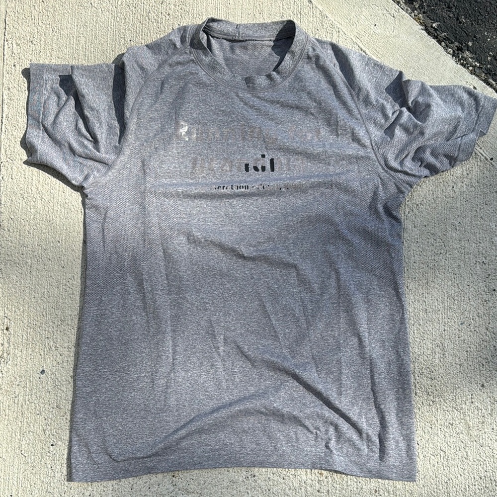Lululemon Men's Gray T-Shirt